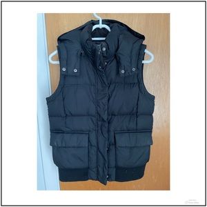 Gap black puffer vest